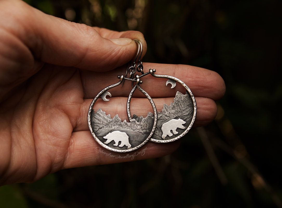 Silver mountains hoop earrings